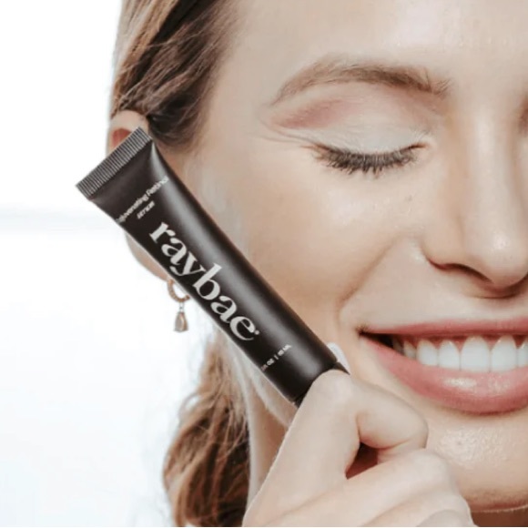 Raybae Rejuvenating Retinol Serum - Picture 3 of 5